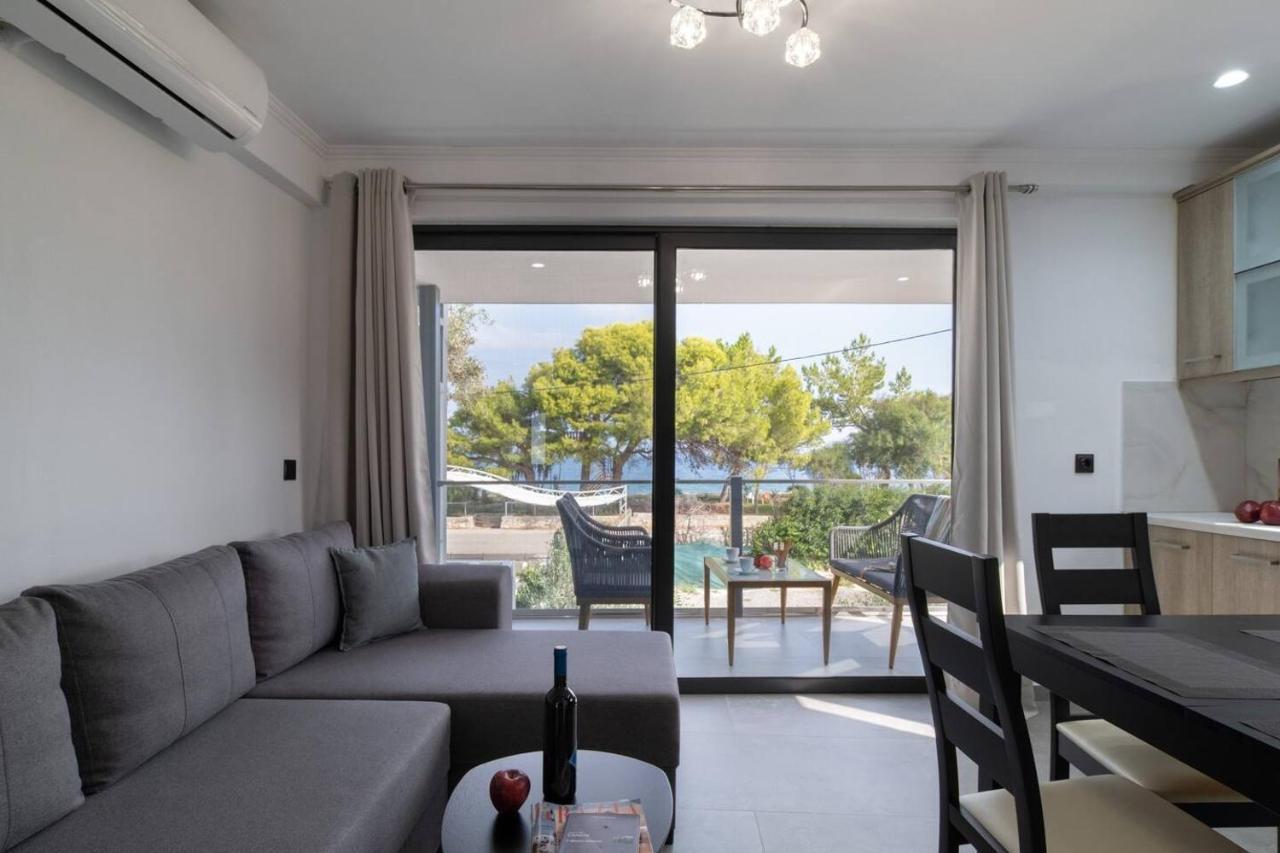Villa On The Sea Agia Marina  Екстер'єр фото