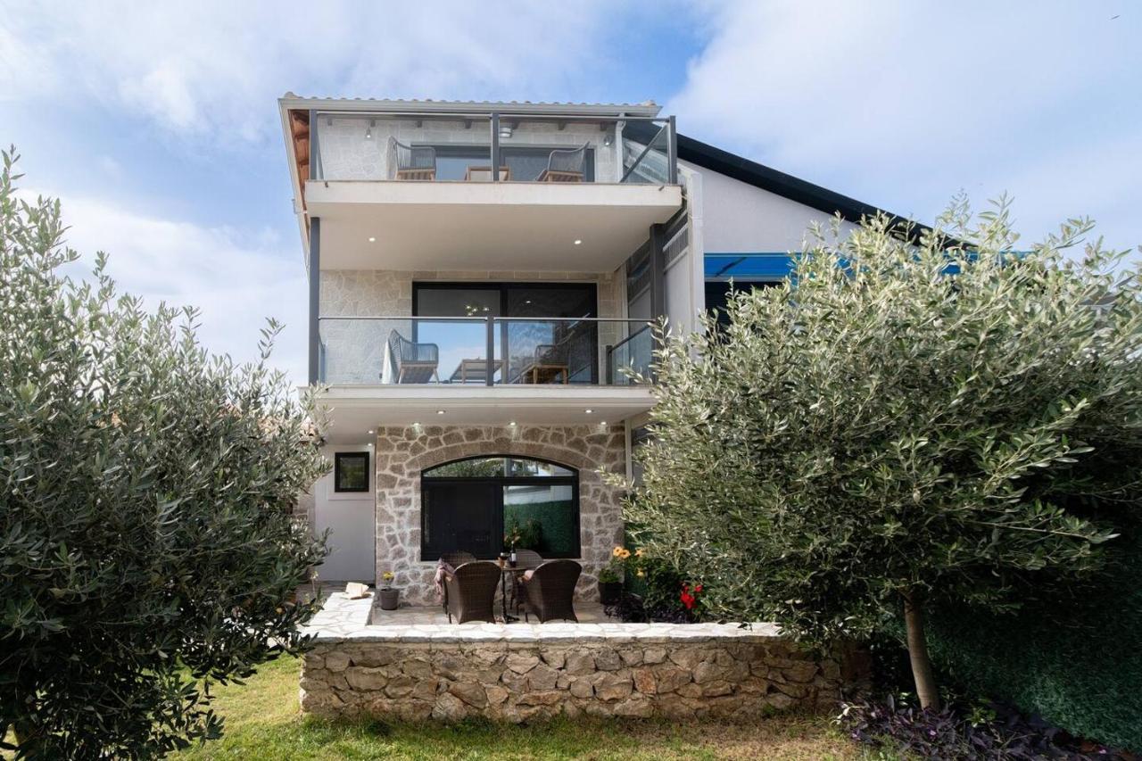 Villa On The Sea Agia Marina  Екстер'єр фото
