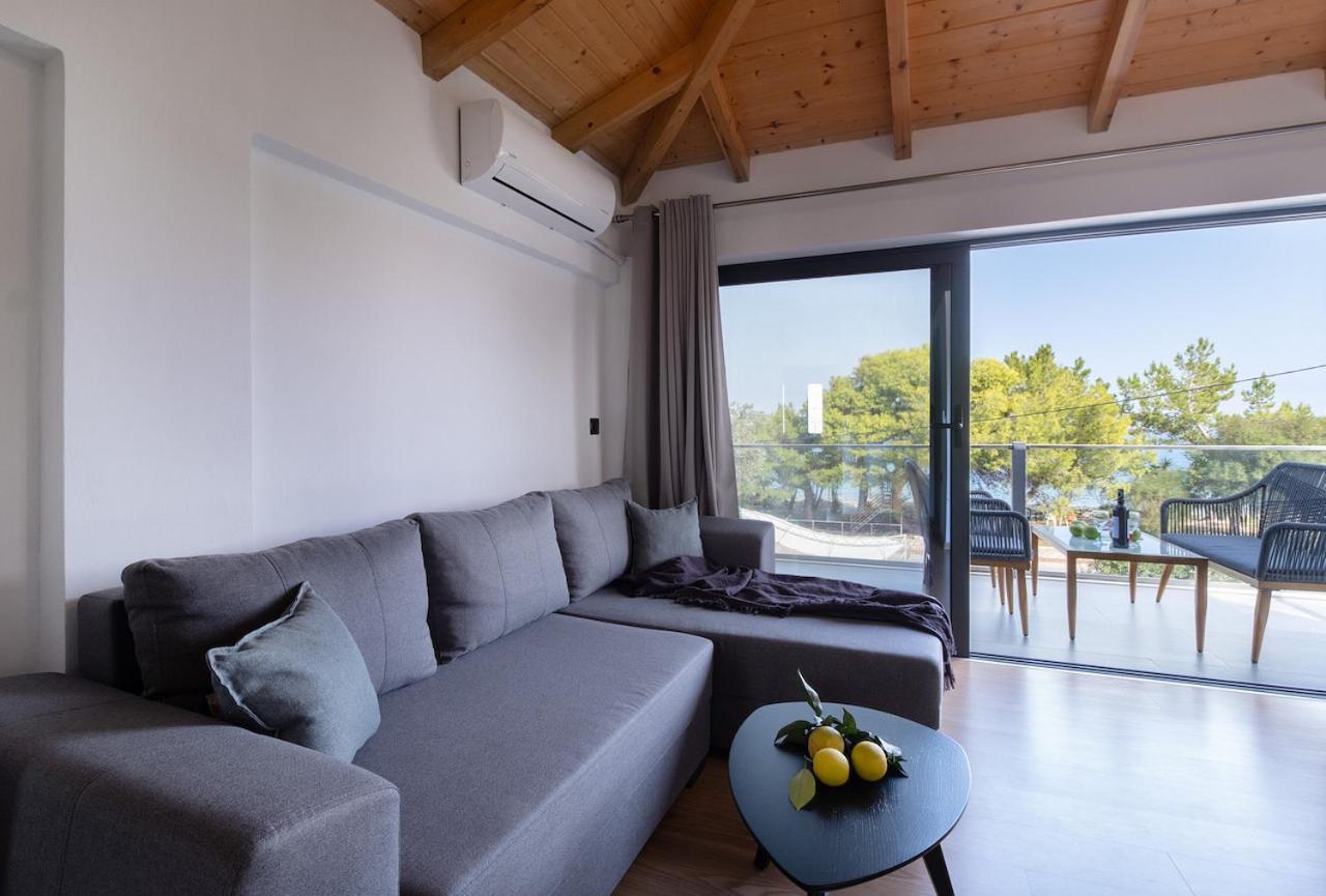 Villa On The Sea Agia Marina  Екстер'єр фото